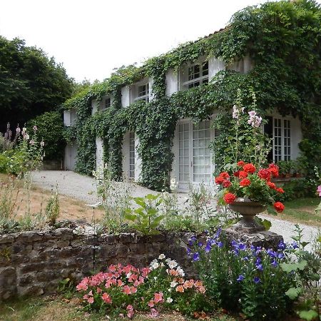 Le Petit Massigny Bed & Breakfast Les Velluire-sur-Vendee Exterior photo