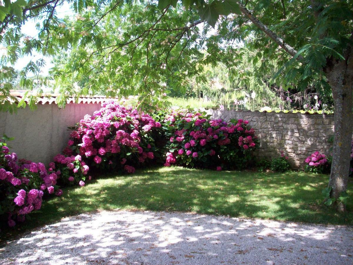 Le Petit Massigny Bed & Breakfast Les Velluire-sur-Vendee Exterior photo
