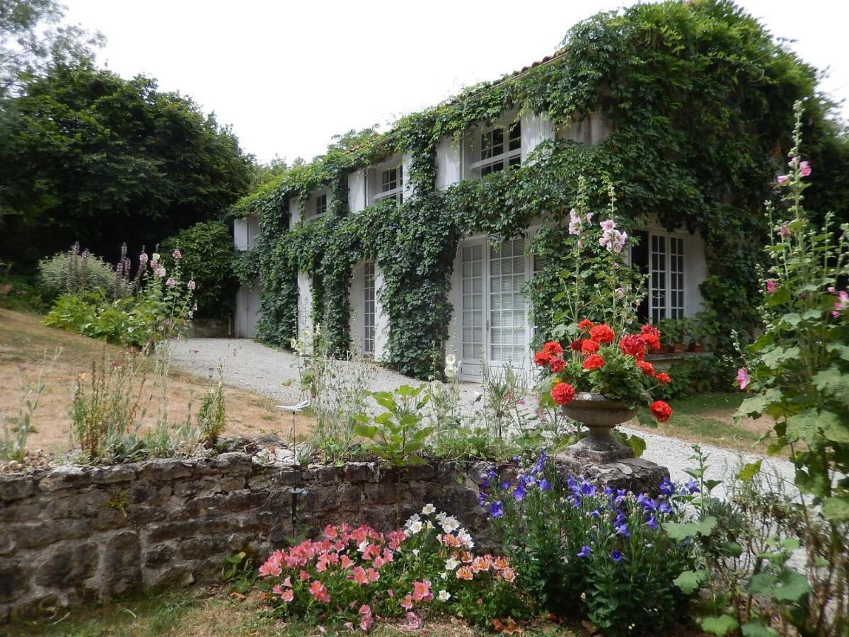 Le Petit Massigny Bed & Breakfast Les Velluire-sur-Vendee Exterior photo